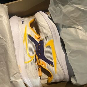 Nike Men's White and Purple Athletic Shoes